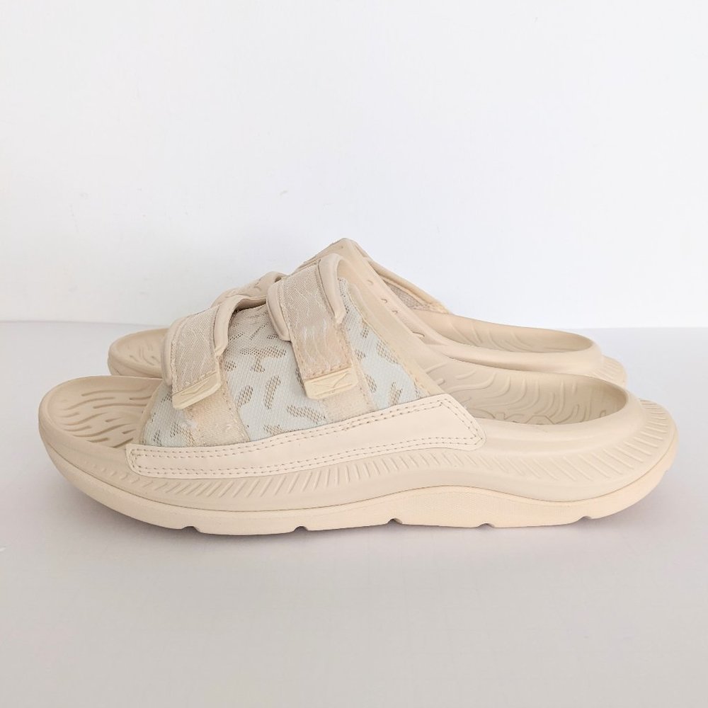 HOKA - Ora Luxe Recovery Sandal - Size Women 10/ Men 8 - Shortbread/Eggnog Color